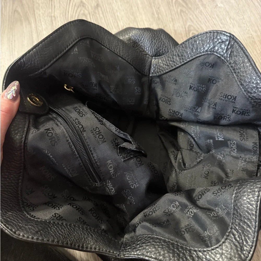 Michael Kors Black Shoulder Bag - Picture 4 of 9